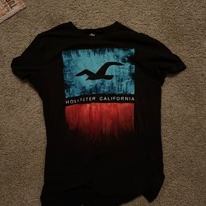 Hollister California T shirt. Fits tight so it’s a medium but likely fits small